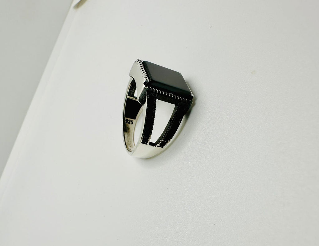 Ottoman Emerald Ring (Pure Chandi 925)