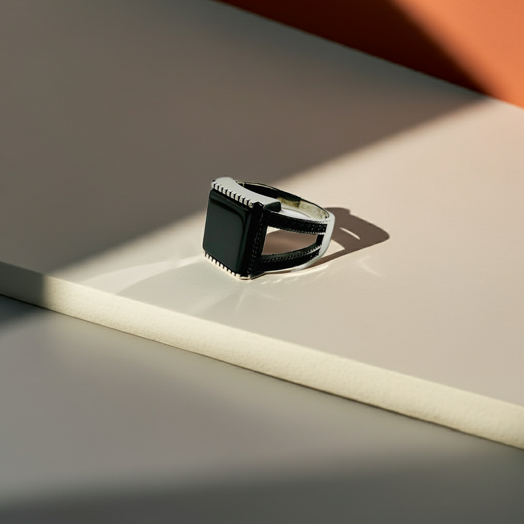 Ottoman Emerald Ring (Pure Chandi 925)